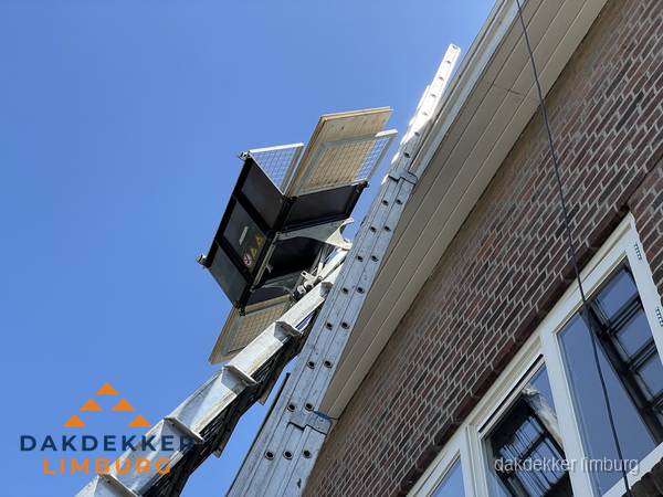 Dakgoot vervangen met dakdekkerslift in Limburg