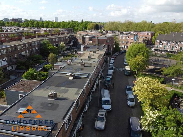 Luchtfoto dakinspectie woonwijk in Limburg
