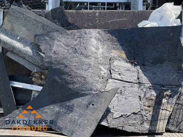 Kosten dakrenovatie: afvoer oud dakmateriaal in Limburg Kosten dakrenovatie: afvoer oud dakmateriaal in Limburg