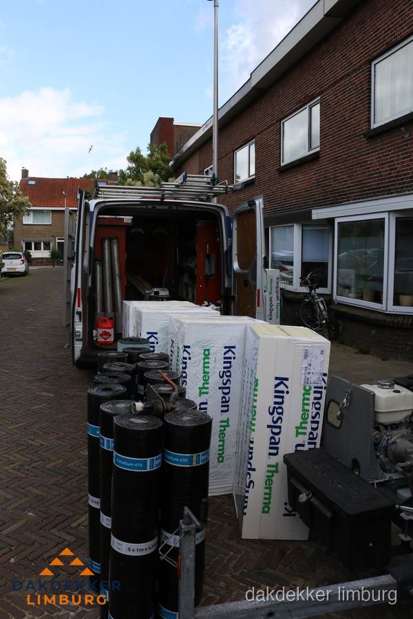 Levering van Kingspan isolatieplaten en bitumenrollen voor dakproject in Limburg Levering van Kingspan isolatieplaten en bitumenrollen voor dakproject in Limburg