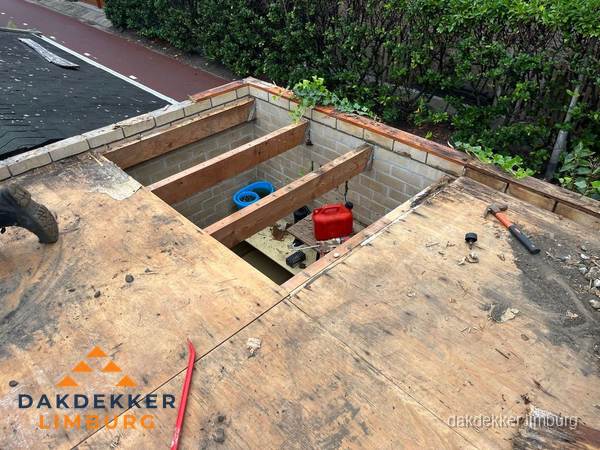 Plat dak vervangen met open constructie in Limburg Plat dak vervangen met open constructie in Limburg